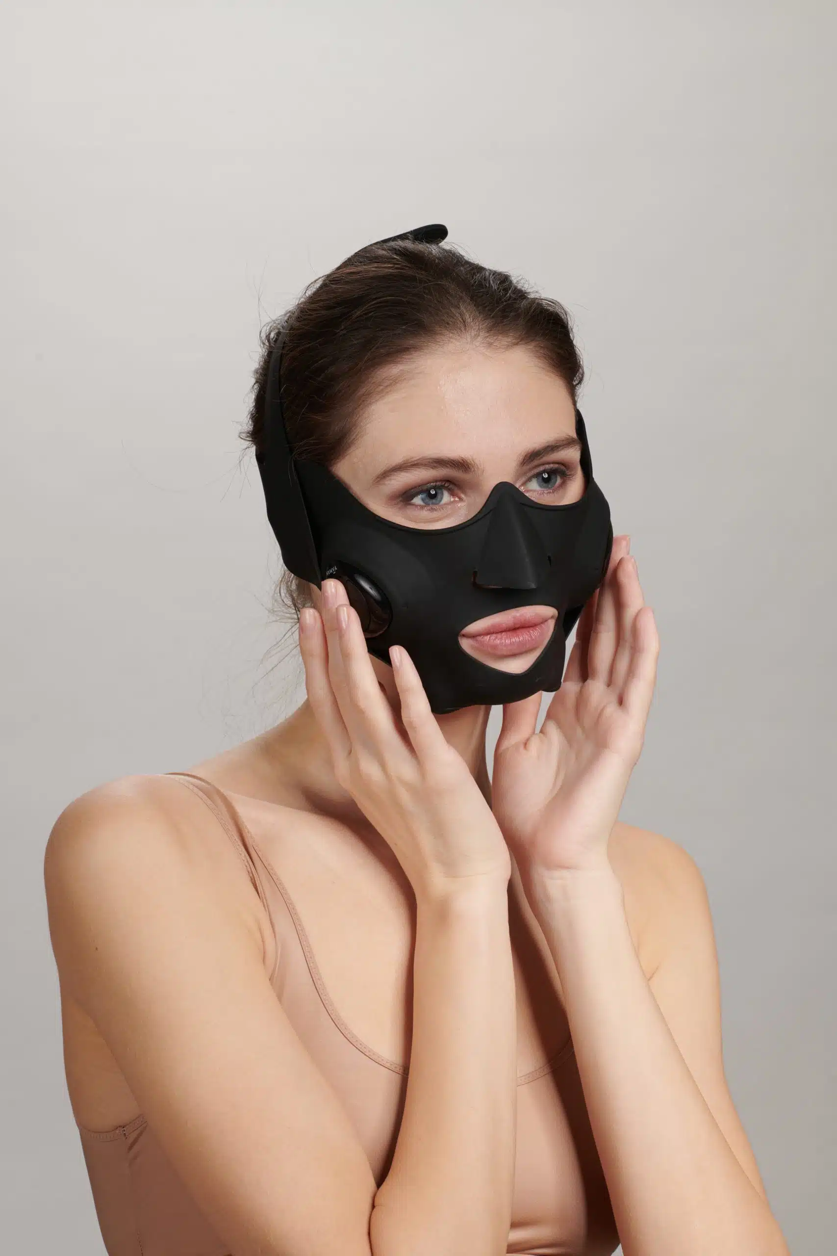 YA-MAN Medi Lift премиальная маска для лица с функцией глубокого EMS-лифтинга — изображение 2