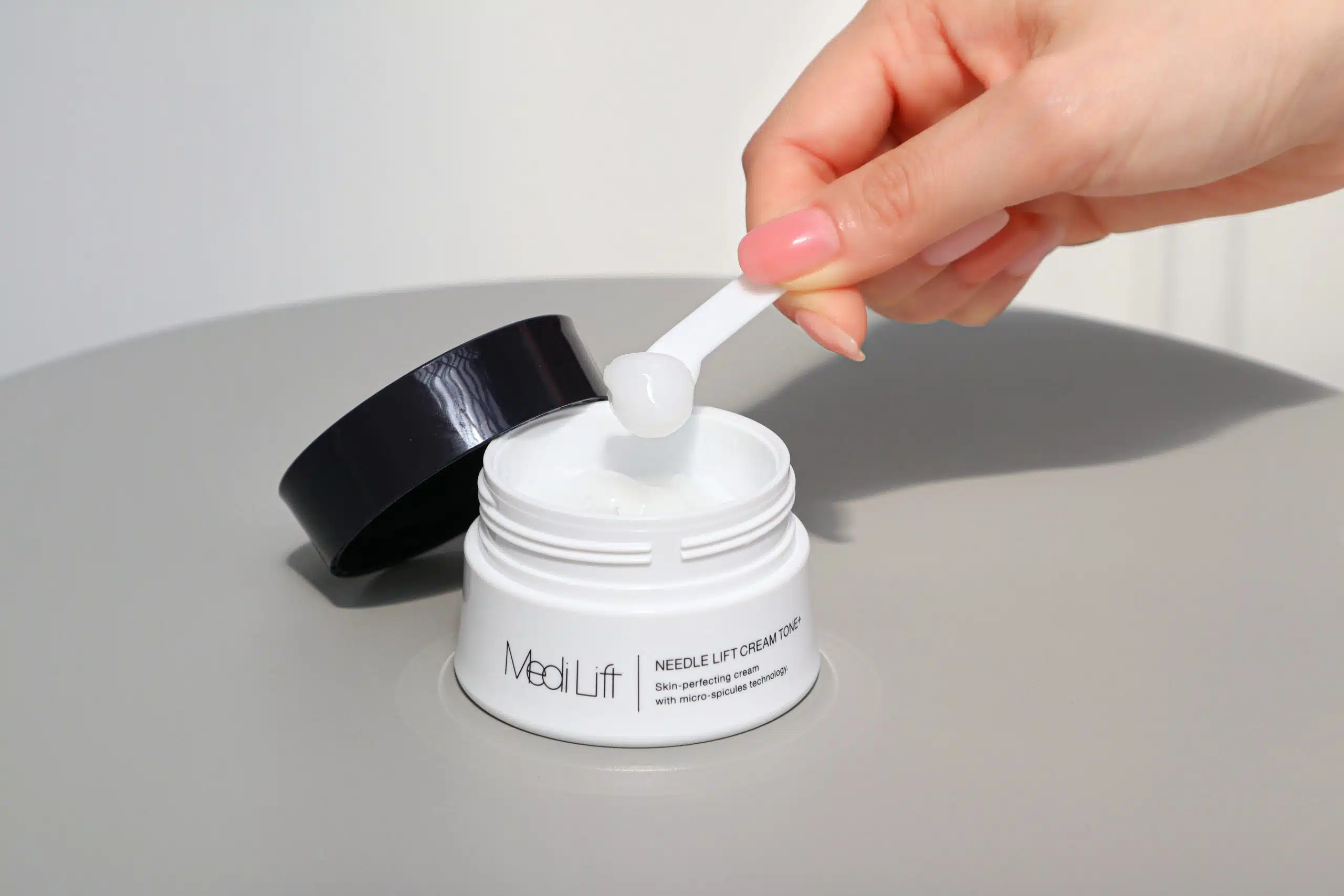 YA-MAN Medi Lift Needle Lift Cream инновационный крем-лифтинг с эффектом микронидлинга — изображение 2